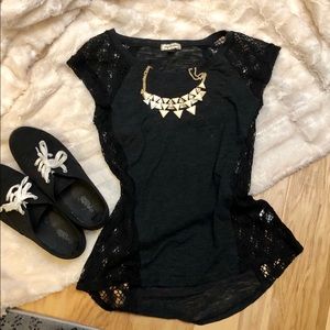 NWOT Gray with lace tee